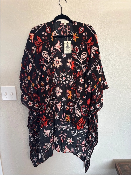 easel Other - V - NWT - Easel Black Floral Oversized Kimono